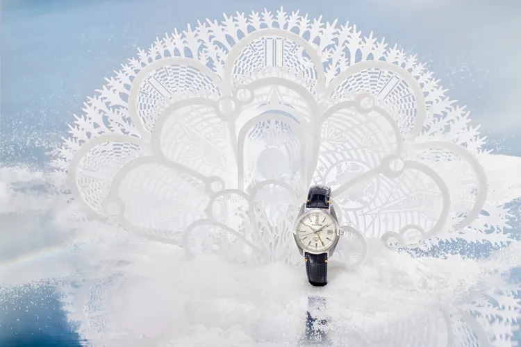 紙雕藝術家成若涵專為GS台灣限定款所打造紙雕作品。品牌提供