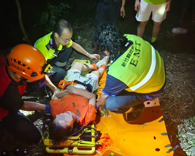 警消救援。新竹縣消防局提供