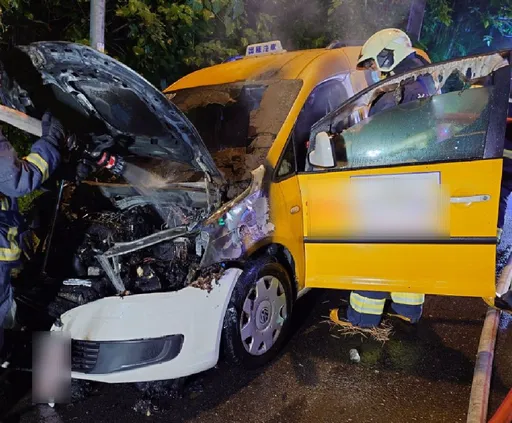 排氣管冒白煙警訊!運將照樣開上路 下一秒引擎起火燒毀半輛車