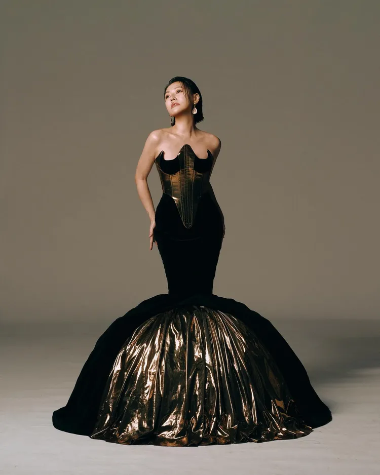 小S典禮上換穿Harris Reed禮服，猶如絕美人魚。翻攝小S臉書