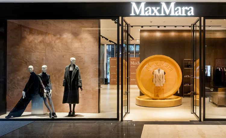 Max Mara Jacket Circle期間限定裝置，即日起至11月13日，於微風南山店登場。品牌提供
