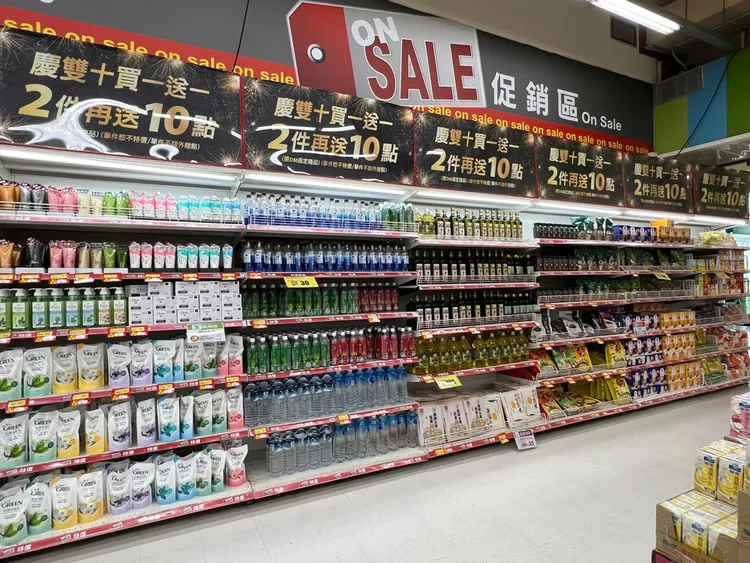週年慶雙十狂歡！愛買量販推280款買1送1再送點數。業者提供