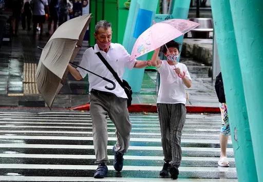 山陀兒逼近!陽明山達8級強陣風 北市17時關閉疏散門、越堤坡道