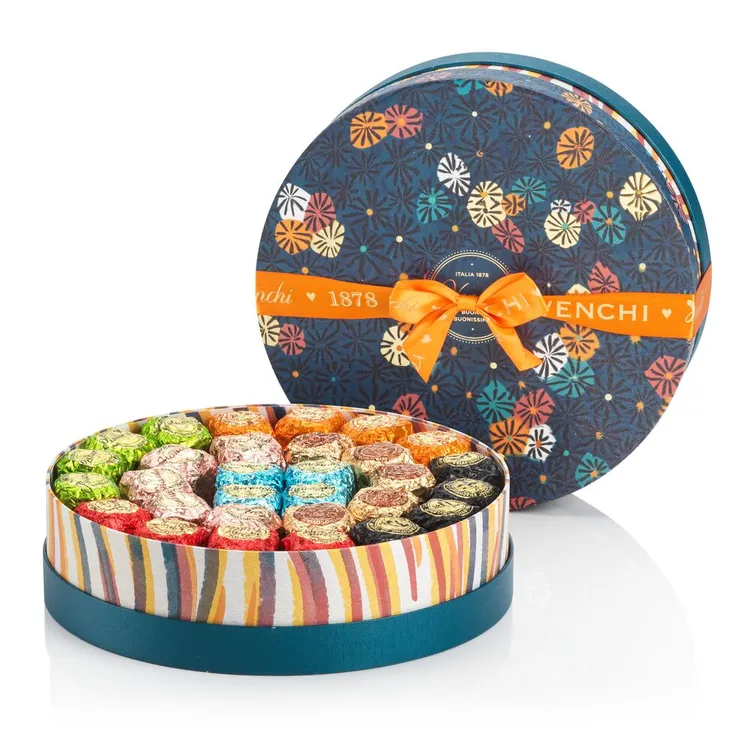 Venchi默勒奇境 圓形大禮盒（魚子方）6400元。品牌提供