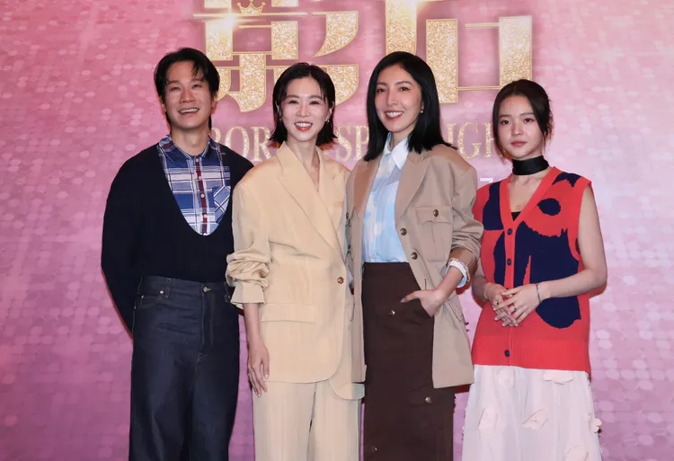 薛仕凌（右起）、謝盈萱、楊謹華、林廷憶等今天出席Netflix新劇《影后》記者會。莊宗達攝