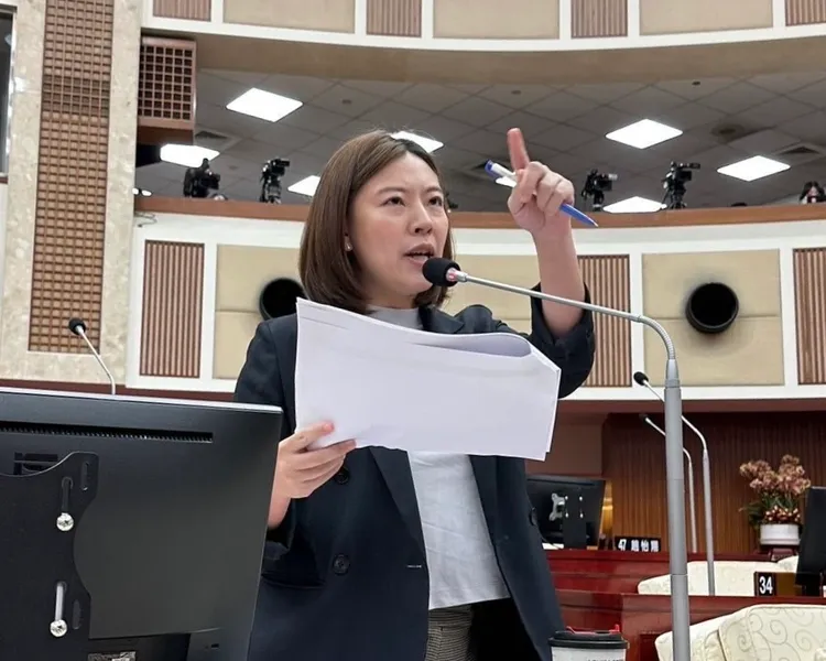 何孟樺怒轟蔣萬安是花蝴蝶騙子大渣男。何孟樺提供