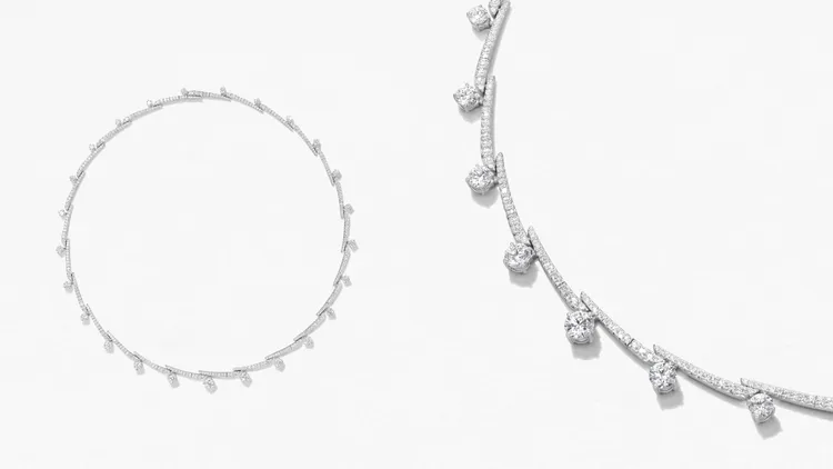 VELA Crossover白K金法式鑲嵌鑲滿鑽項鍊，鑽石總重約7.50克拉，143萬3000元起。品牌提供
