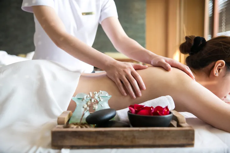 涵碧樓Lalu SPA，讓賓客悠閒的縱情山水、享受近在咫尺的湖光山色的Lalu SPA，讓人在如同行雲流水般韻律感的按摩中，有著瞬間移到峇里島的滿滿度假感。業者提供