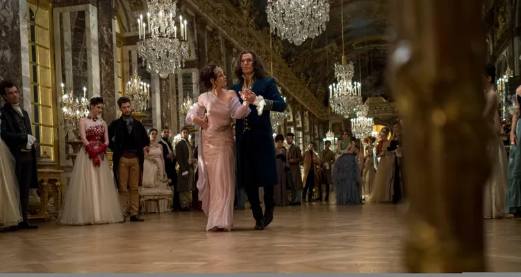 劇組前往凡爾賽宮內部拍攝取景。網銀國際影視提供