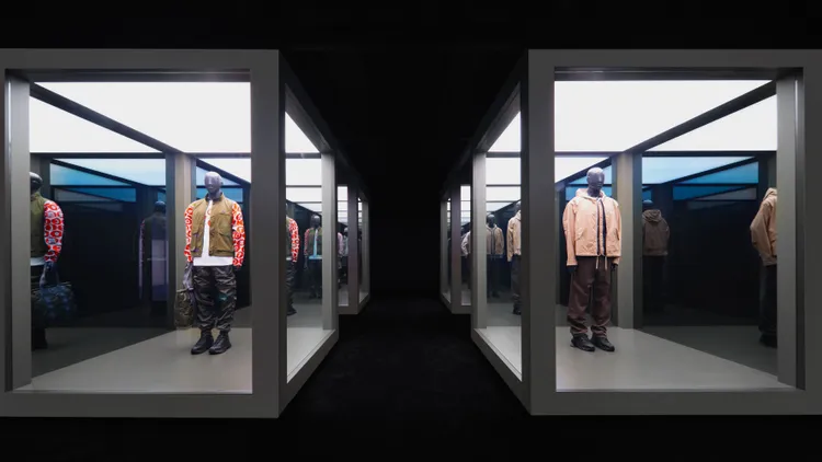 Nigo的展區結合了Moncler的蓬鬆柔軟美學、賓士車（Benz）的簡約俐落線條。品牌提供