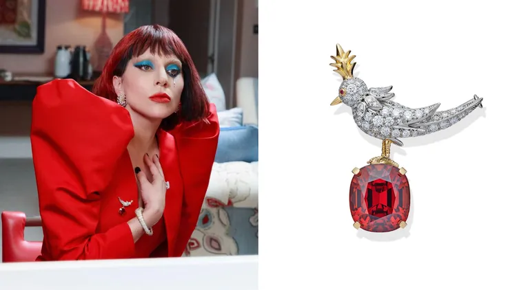 Lady Gaga佩戴Schlumberger by Tiffany & Co. 石上鳥高級珠寶系列錳鋁榴石胸針。左圖翻攝ladygaga IG、右圖品牌提供