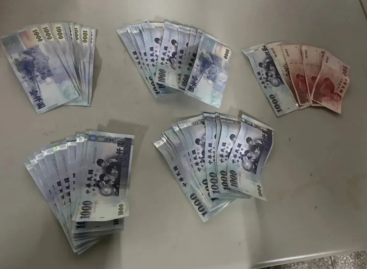 古女所剩贓款贓款4萬1800元。翻攝畫面