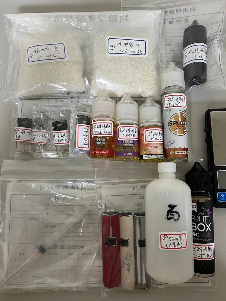 警方在陳男公司兼住家起出K他命及喪屍菸彈原物料、成品。民眾提供