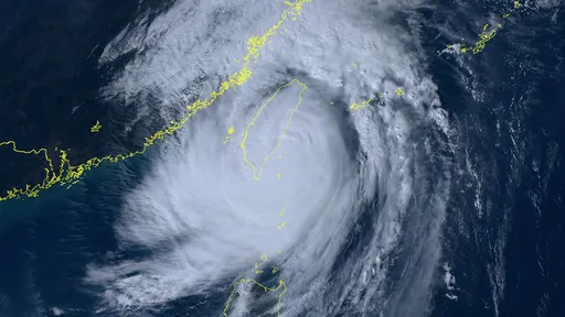 陳揮文喊「取消颱風假」 網洗板狂譙:賺這種流量不怕下地獄?