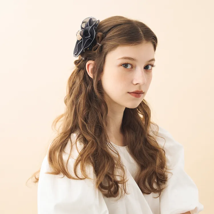 烏干紗山茶花仕女夾，1萬2900元。品牌提供