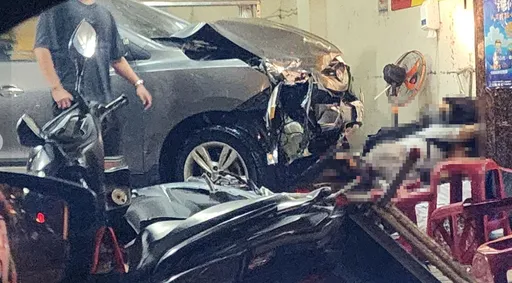 15歲少年偷開車撞死3人 死者家屬在殯儀館淚崩!雙腳癱軟要對少年提告