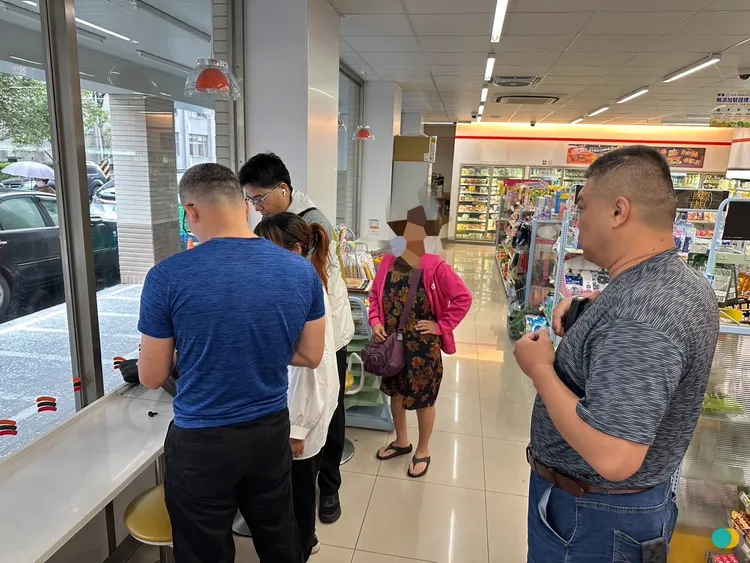 雙方相約於三峽某超商面交。警方提供