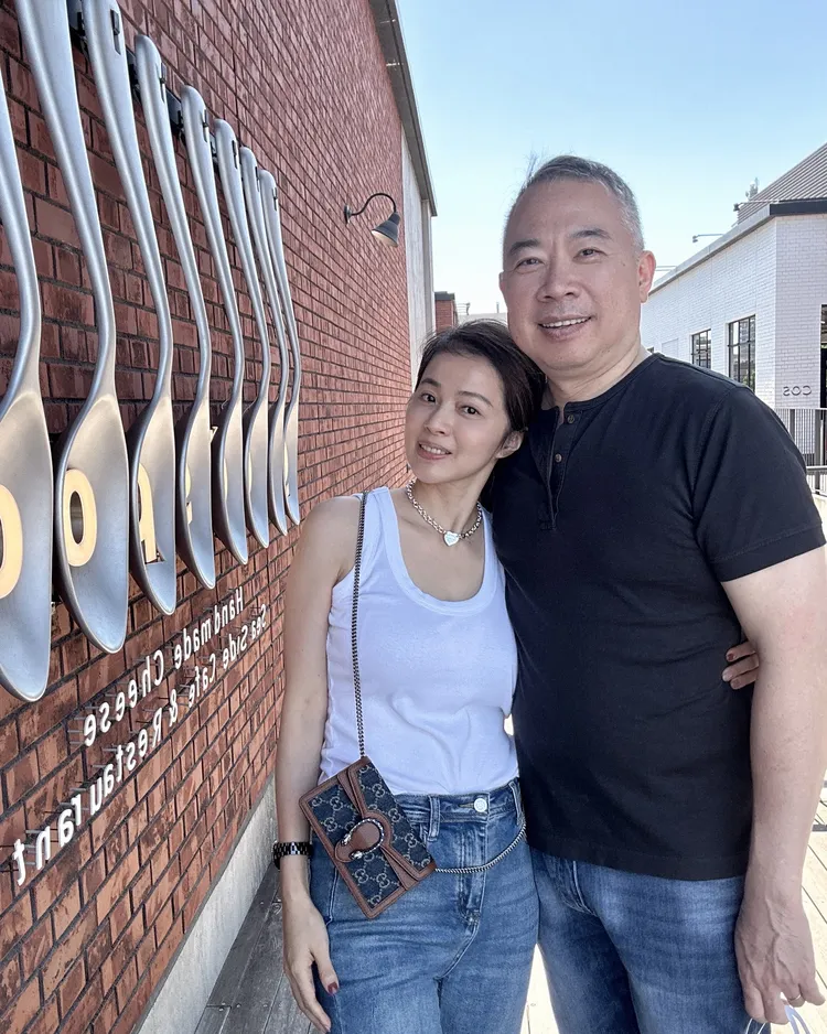 施羽與高先生擁有幸福美滿的家庭。翻攝施羽臉書