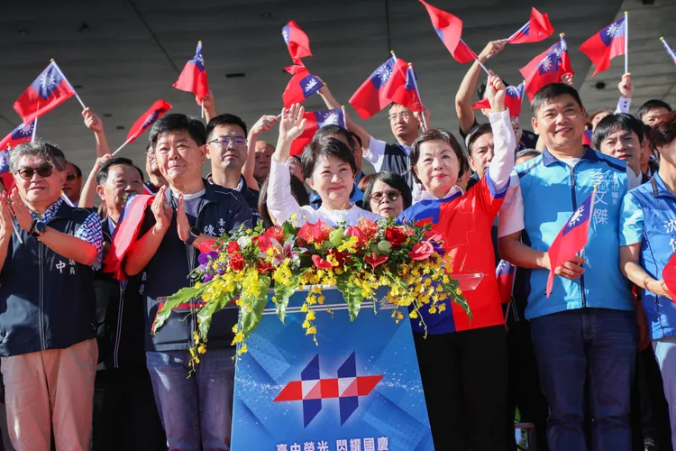 台中市長盧秀燕在市府國慶升旗典禮致詞說，我們只有一個國，就是中華民國。市府提供