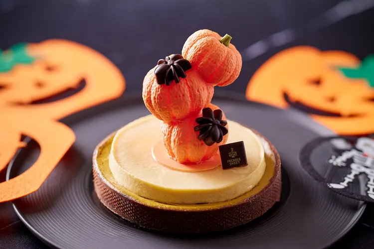 「Premier Sweet品頌坊的 「南瓜起司塔」，以南瓜加上黑糖的醇厚、肉桂的溫暖和楓糖的甜美巧妙融合，呈現出濃郁的秋季風味，售價800元。業者提供