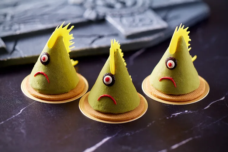 「Premier Sweet品頌坊的「65怪獸」使用牛奶歐蕾慕斯與加入小柳津65號抹茶粉的戚風蛋糕，售價240元。業者提供