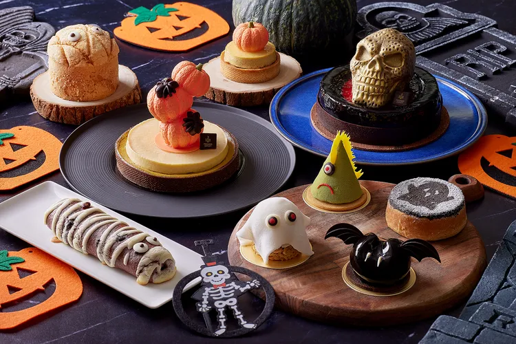 JR東日本大飯店台北「Premier Sweet品頌坊」精心推出萬聖節限定甜點系列，從南瓜造型的南瓜派到奢華的黃金骷髏蛋糕，每一口都充滿驚喜。業者提供