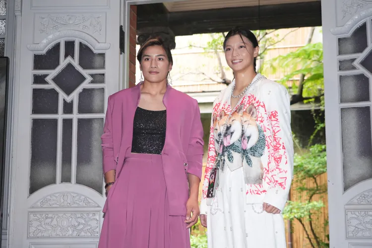 陳念琴（左）、吳詩儀（右）從奧運賽場「轉戰」T台擔任壓軸模特。彭欣偉攝