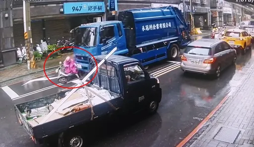 汐止婦離死神超近！綠燈起步旋被垃圾車追撞　險遭輾驚悚影片曝光