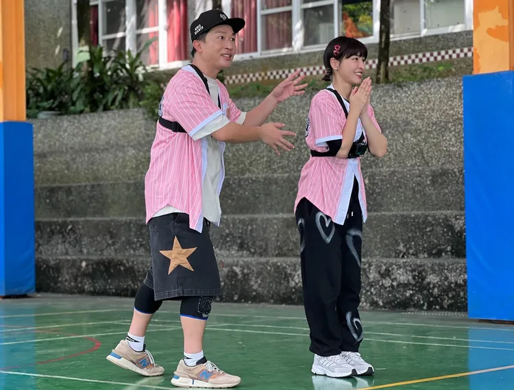 《飢餓遊戲》(左)張立東(右)峮峮。中視提供