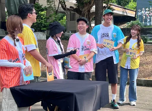 男星趁錄影空檔騷擾冼迪琦 「一個人住嗎？」　闖峮峮房間爽喊：好香