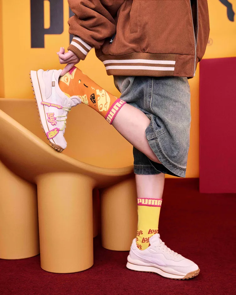 PUMA x 樂事聯名鞋推出可口的台灣限定「生起司烤奶」配色。品牌提供