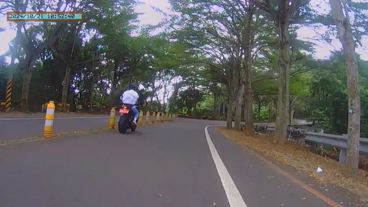 死者在案發不久前經過彎道的畫面，被民眾行車紀錄器拍下。翻攝臉書「彰化人大小事」
