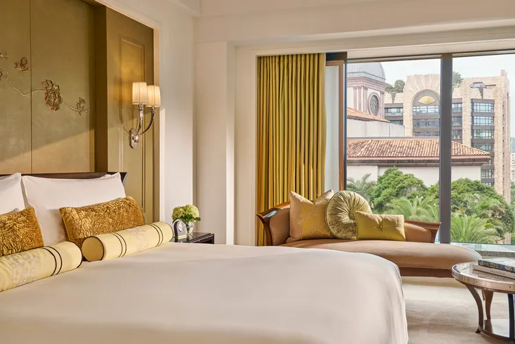 台北文華東方酒店優雅的歐式建築美學令人彷若置身歐洲，寬敞舒適的客房設計更深受國際名人及政商名流的青睞。業者提供