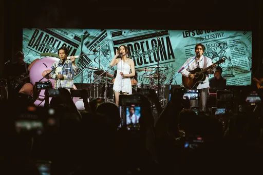 告五人成巴塞隆納華人開唱第一團　歷經7年「打臉」神作甘願哭成一片