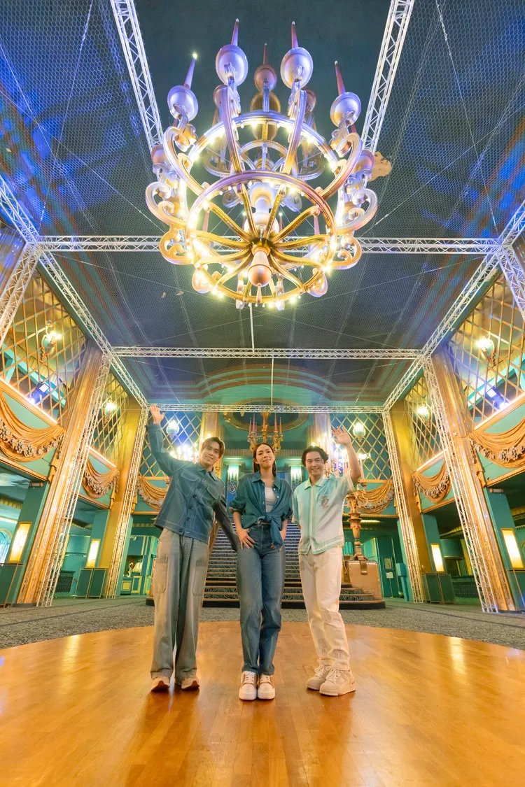 告五人日前在155年歷史、象徵巴黎夜生活的女神遊樂廳（Folies Bergère）開唱，成為第一個唱進此地的華語樂團。圖／相信音樂提供