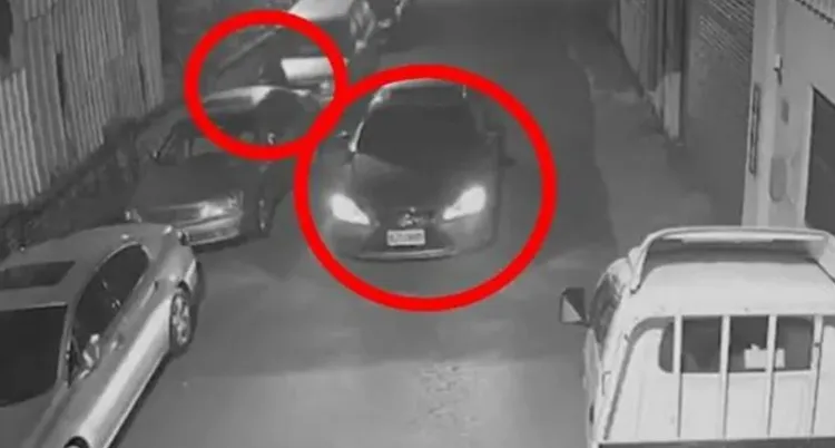 陳男開車到工廠前，潛入偷竊錫雕後，工廠隨即起火燃燒。翻攝照片