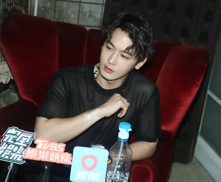 小樂手上的傷引發關注。彭欣偉攝