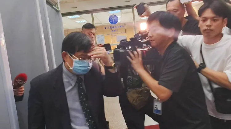 廉政署今約談吳姓證人後，下午移送北檢複訊。張欽攝