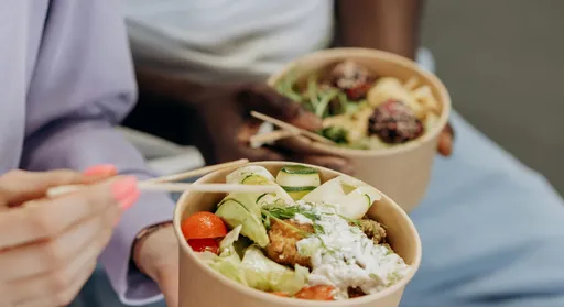 台南便當店老闆稱「交女友=免費飛機杯」 業者回覆引爆網友怒火