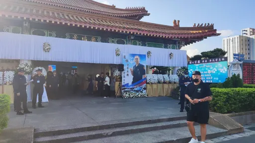 土城殉職所長公祭|侯友宜、劉世芳現身致哀 警列隊淚送「所長好走」