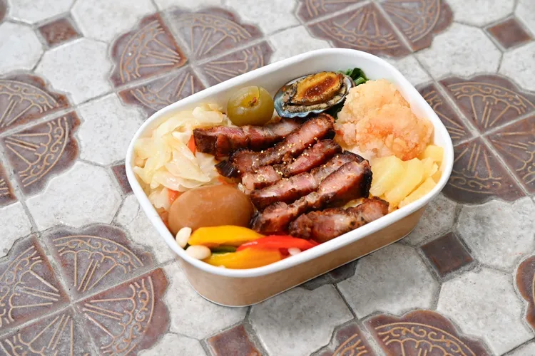 「海陸澎派便當」以台灣設計展主視覺為靈感開發。設研院提供