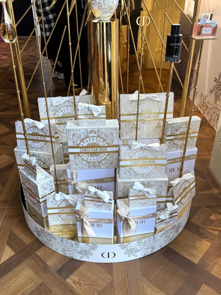 DIOR 2024金燦凡爾賽限量包裝。張家玲攝
