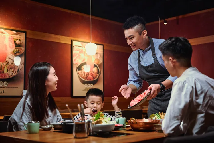 黑毛屋與黑毛屋本家兩人同行就能兌換限量「特選日本和牛」價值980元。乾杯集團提供