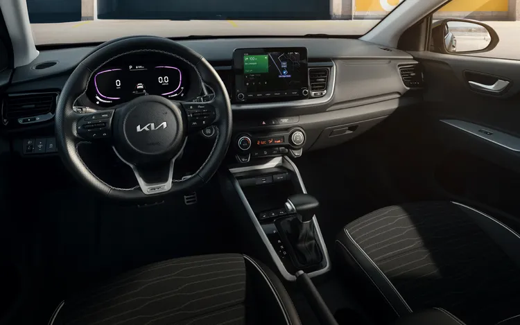 Stonic標配自動恆溫空調系統，8吋多媒體影音觸控系統並支援無線Apple CarPlay/Android Auto等多種舒適便利配備。原廠照片