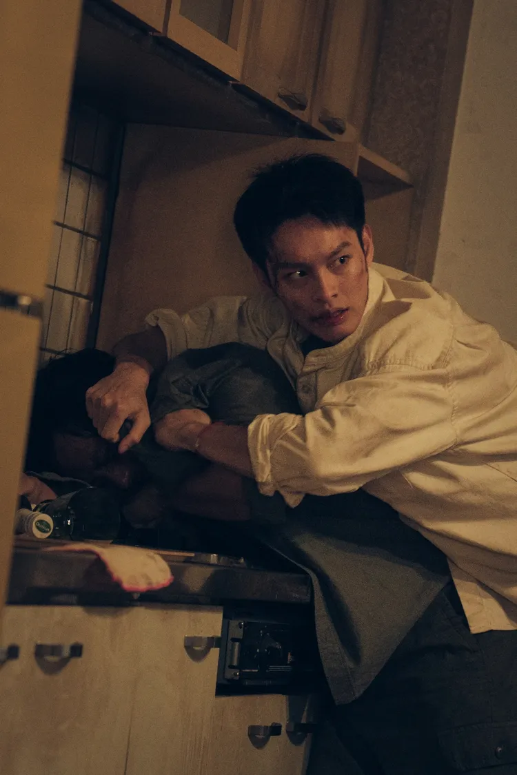 曹佑寧驚險趕到制伏家暴男英雄救美。劇匯文創提供