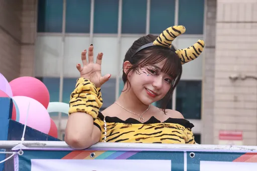 5大暗黑女神同志遊行性感上街!D罩杯AV廚神扮「虎女郎」寵粉