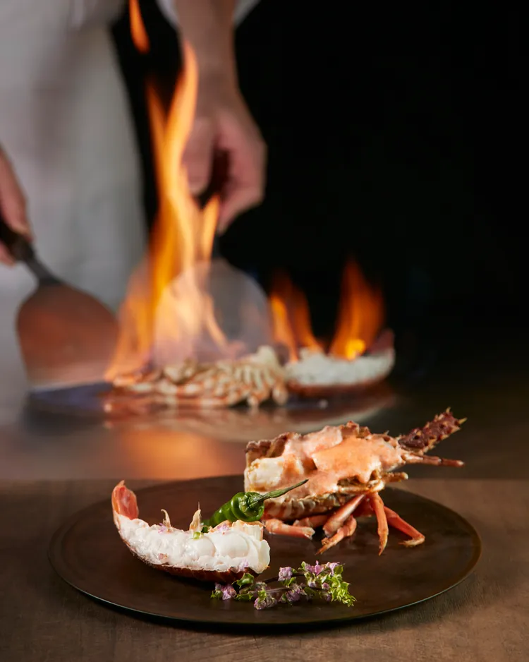 龍蝦二吃-酒焰龍蝦&炙燒明太子龍蝦。業者提供