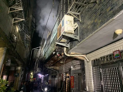 北市社子島惡火!分租雅房狂燒「救出8租客」 1男送醫死亡