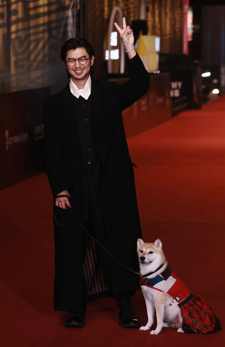 陳柏霖牽愛犬。彭欣偉攝