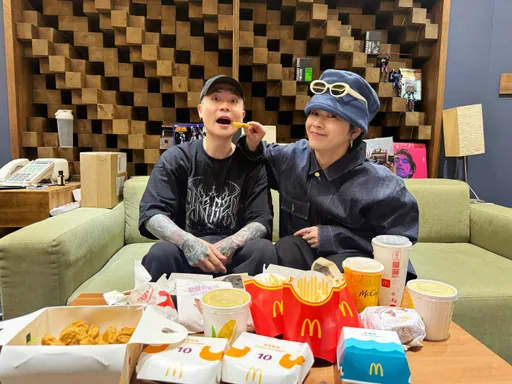 萧秉治「Project X」最终章《完人》11月问世 杀青庆祝突遭天团主唱乱入踩场